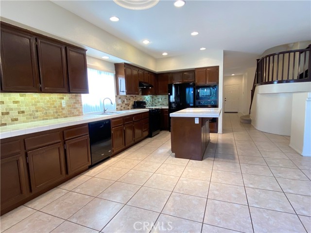 Detail Gallery Image 6 of 41 For 27730 Corte Del Sol, Moreno Valley,  CA 92555 - 7 Beds | 4/1 Baths