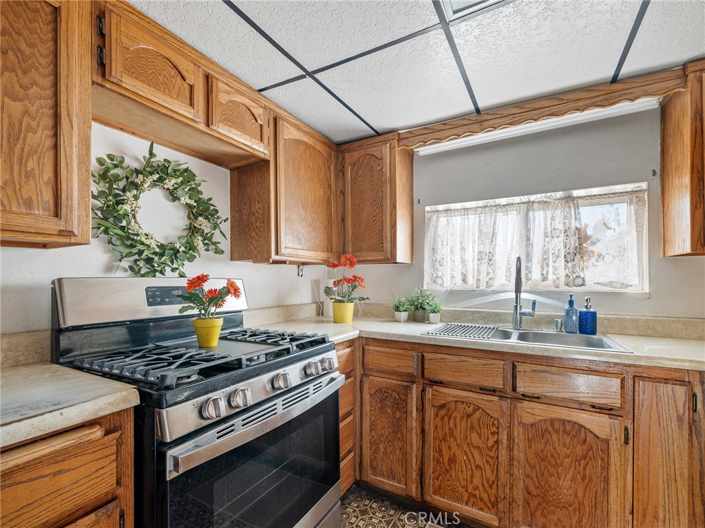 https://media.crmls.org/medias/0844a6bc-c239-4039-bee4-cf9a89c56317.jpg?preset=X-Large