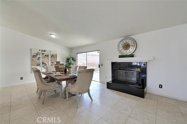 Detail Gallery Image 9 of 27 For 25252 Delphinium Ave, Moreno Valley,  CA 92553 - 4 Beds | 2 Baths
