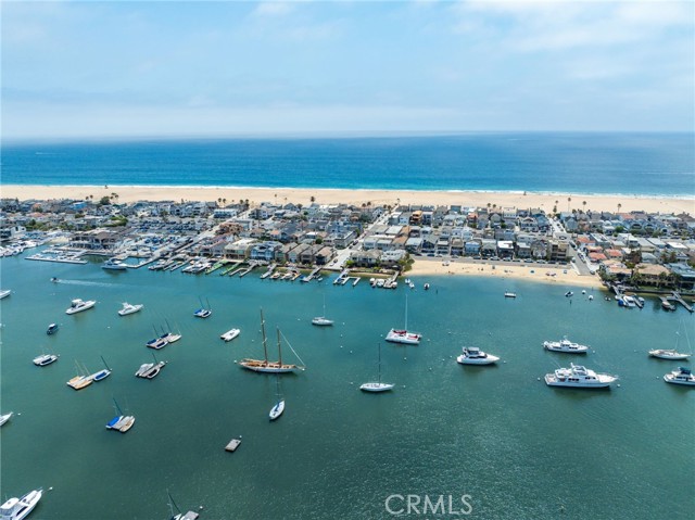 825 W Bay Avenue, Newport Beach CA: https://media.crmls.org/medias/0846160b-cf84-4761-8008-10a7587751d5.jpg