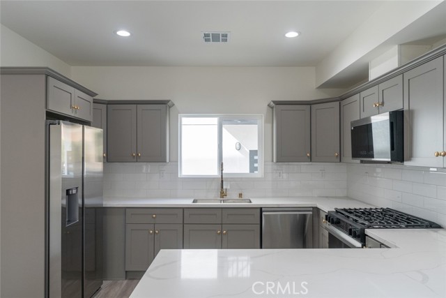 Detail Gallery Image 24 of 42 For 443 N Harvard Bld, Los Angeles,  CA 90004 - 3 Beds | 3 Baths