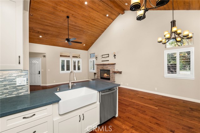 Detail Gallery Image 15 of 45 For 1158 Klondike, Lake Arrowhead,  CA 92352 - 4 Beds | 2/1 Baths