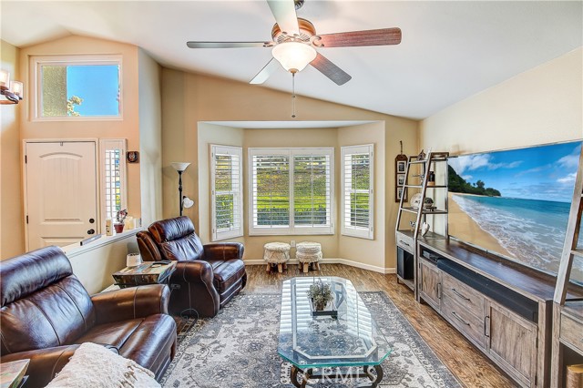 18687 Chickory Drive, Riverside CA: https://media.crmls.org/medias/0848e812-b901-4980-b7cf-f2d614ef60be.jpg