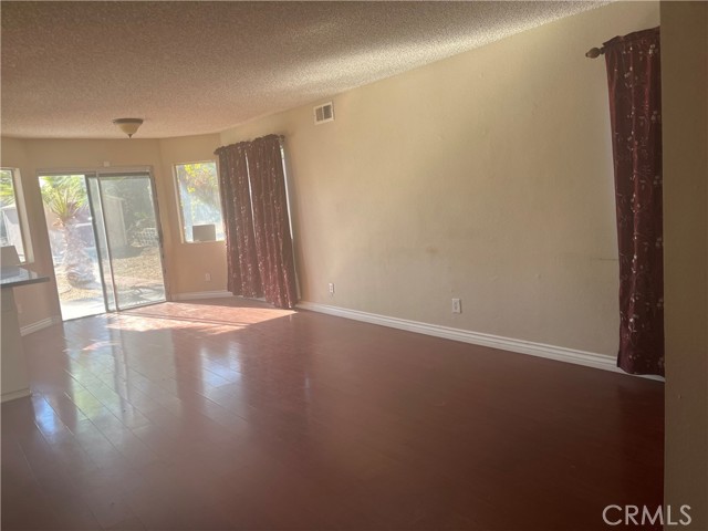 Detail Gallery Image 2 of 29 For 16502 Mango Way, Lake Elsinore,  CA 92530 - 3 Beds | 3 Baths