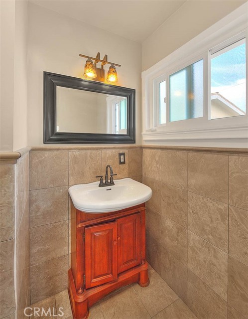 Detail Gallery Image 22 of 43 For 2149 W Cris Ave, Anaheim,  CA 92804 - 4 Beds | 2 Baths