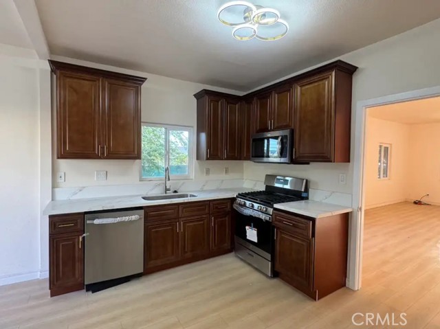 706 S 8th Street, Colton CA: https://media.crmls.org/medias/084af331-c914-437f-9150-10d16115df3c.jpg
