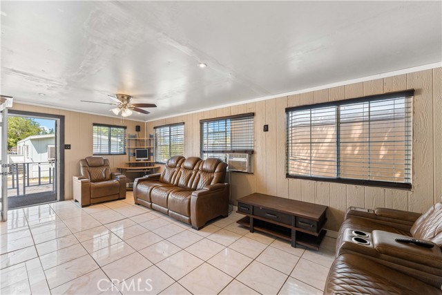 Detail Gallery Image 3 of 22 For 3255 E Avenue R #73,  Palmdale,  CA 93550 - 4 Beds | 2 Baths