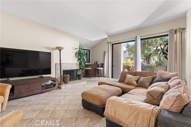 21730 Marylee Street, Woodland Hills CA: https://media.crmls.org/medias/084b2877-516e-4fa3-b560-b512a5f14d1c.jpg
