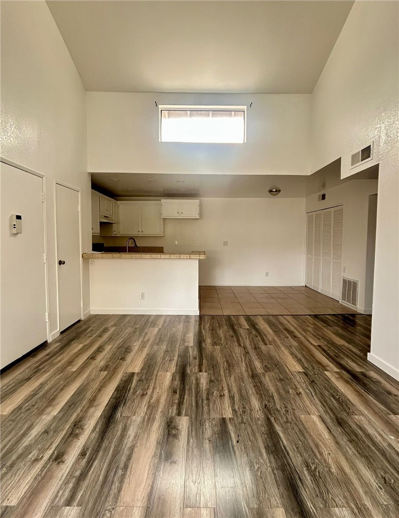 Detail Gallery Image 1 of 14 For 25007 Peachland Ave #221,  Newhall,  CA 91321 - 2 Beds | 2 Baths