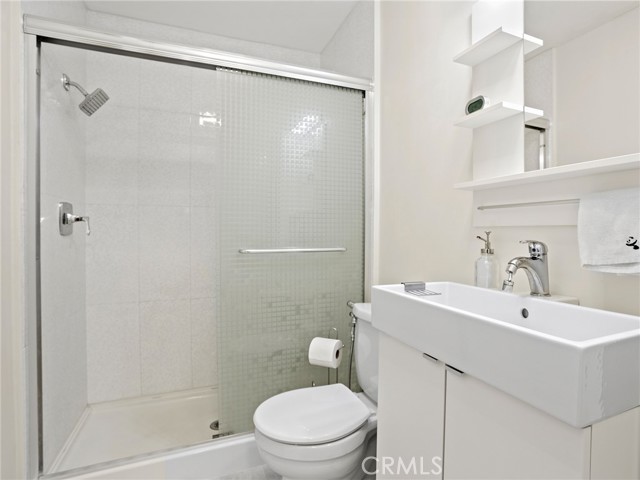 Detail Gallery Image 25 of 45 For 5215 Balboa Bld #108,  Encino,  CA 91316 - 2 Beds | 2 Baths