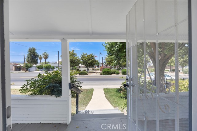 135 S Alfred Street, Coalinga CA: https://media.crmls.org/medias/084cccf3-1ad8-408f-94c9-11368d530816.jpg