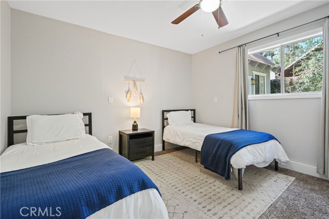 Detail Gallery Image 17 of 45 For 43032 Sunset Dr, Big Bear Lake,  CA 92315 - 3 Beds | 3 Baths
