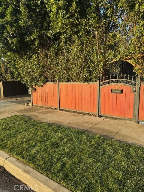 1355 N Gordon Street, Pomona CA: https://media.crmls.org/medias/084e101d-041e-42d5-8058-1a420036b02a.jpg