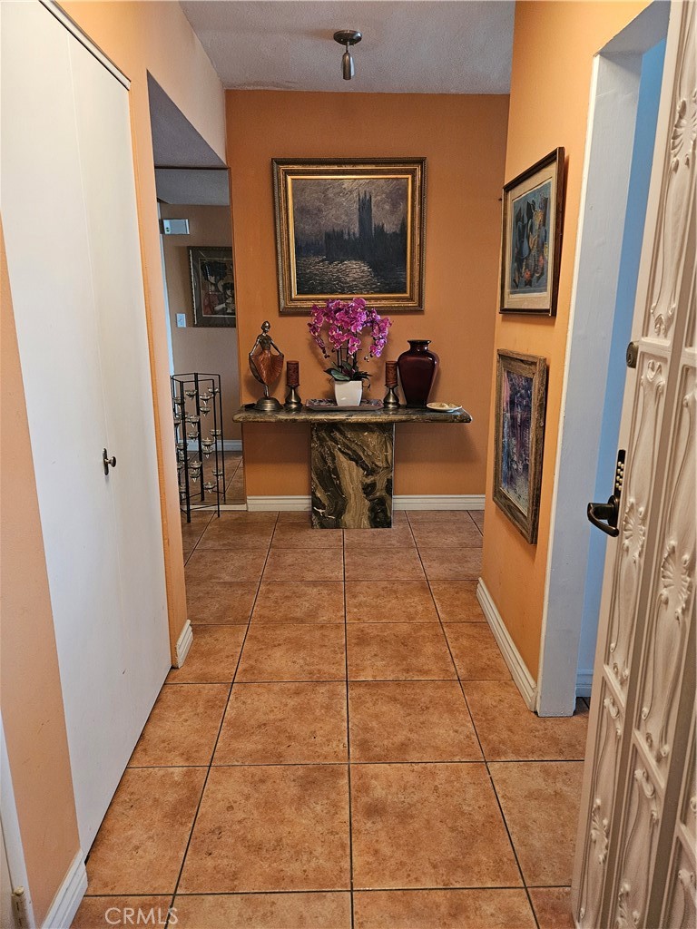https://media.crmls.org/medias/084e98d6-8e4f-42ba-b552-860320d3660a.jpg?preset=X-Large