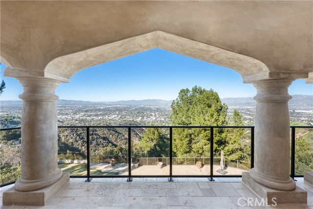 Detail Gallery Image 38 of 61 For 13320 Mulholland Dr, Beverly Hills,  CA 90210 - 5 Beds | 7 Baths