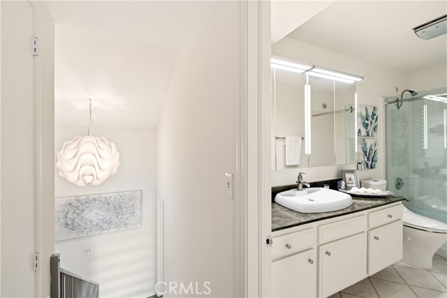 Detail Gallery Image 13 of 14 For 1140 Manhattan Beach #D,  Manhattan Beach,  CA 90266 - 2 Beds | 2/1 Baths