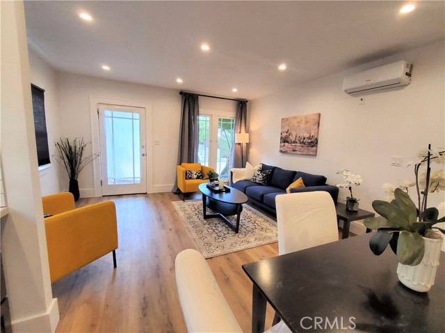 Detail Gallery Image 3 of 21 For 908 - 910 Victoria Ave, Venice,  CA 90291 - – Beds | – Baths