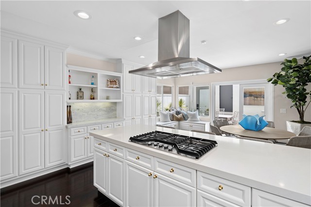 412 Poinsettia Avenue, Corona del Mar CA: https://media.crmls.org/medias/08519a82-28f1-4f23-b029-efbd903927e5.jpg