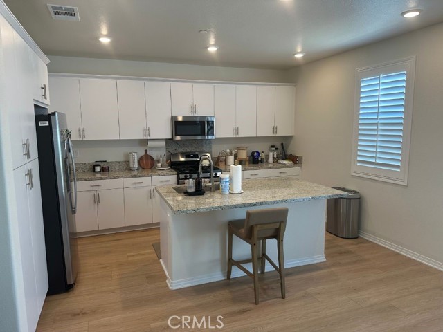 Detail Gallery Image 15 of 31 For 2511 Gunner Ridge Way, Rialto,  CA 92377 - 3 Beds | 2/1 Baths
