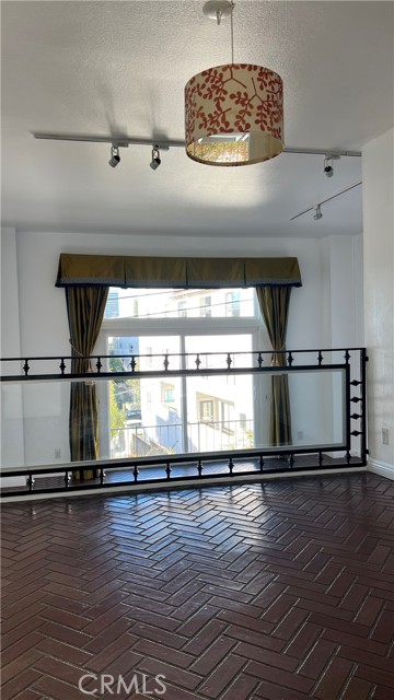 Detail Gallery Image 4 of 18 For 1745 Selby Ave #5,  Los Angeles,  CA 90024 - 2 Beds | 3 Baths