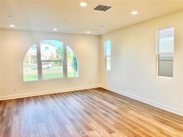 Detail Gallery Image 5 of 18 For 373 S Nevada Ave, Ventura,  CA 93004 - 4 Beds | 3 Baths