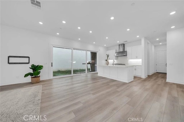 27216 Coyote Bush Court, Valencia CA: https://media.crmls.org/medias/08538517-fdd2-4f17-9a85-42afa116a25b.jpg