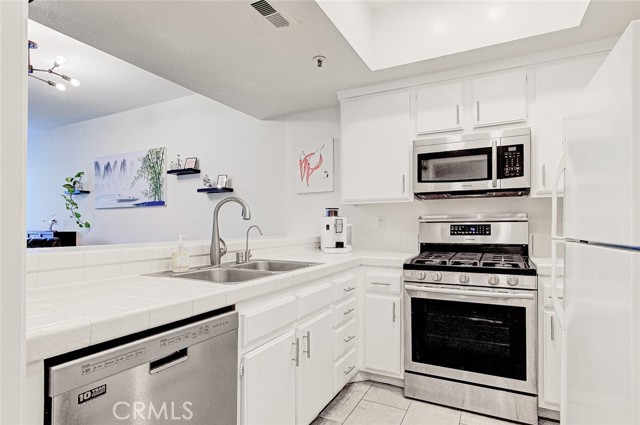 Detail Gallery Image 12 of 59 For 2563 Plaza Del Amo #204,  Torrance,  CA 90503 - 2 Beds | 2 Baths