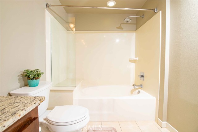 Detail Gallery Image 25 of 64 For 21301 Erwin St #237,  Woodland Hills,  CA 91367 - 2 Beds | 2 Baths