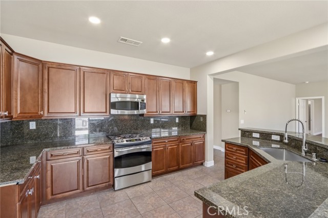 Detail Gallery Image 8 of 35 For 5246 Paseo Callado, Hemet,  CA 92545 - 3 Beds | 2 Baths