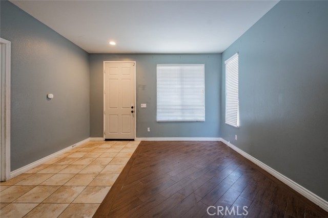 Detail Gallery Image 4 of 36 For 6349 Catania Ct, Palmdale,  CA 93552 - 6 Beds | 2/1 Baths