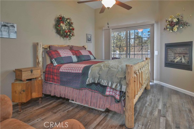 949 Inspiration Drive, Lake Arrowhead CA: https://media.crmls.org/medias/0856ea17-ba9b-43d4-822b-3f85bb91e1e0.jpg