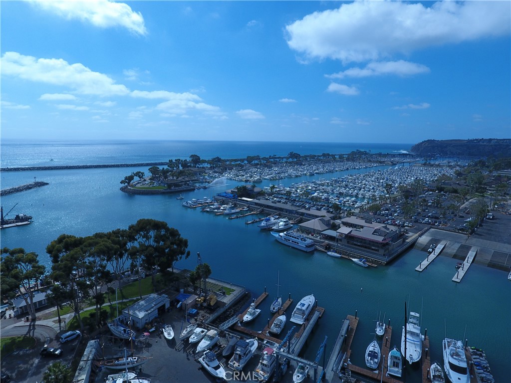 MLS #OC25102887 img 4