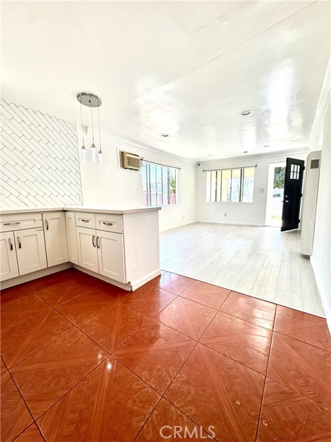 Detail Gallery Image 12 of 27 For 227 E 111th St, Los Angeles,  CA 90061 - 5 Beds | 3 Baths