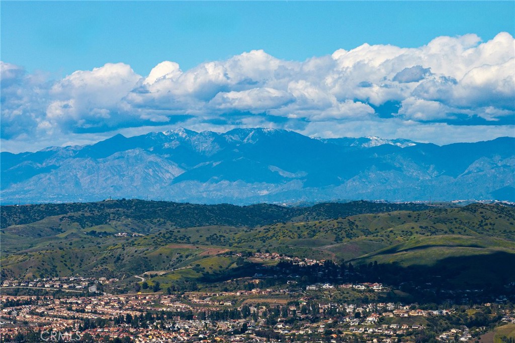 https://media.crmls.org/medias/08587d05-f978-4e4f-bbdb-f02769e76214.jpg?preset=X-Large
