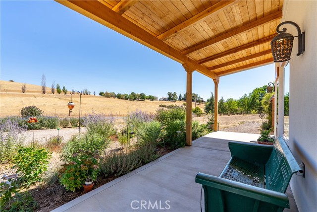 1875 Rancho Lomas Way, San Miguel CA: https://media.crmls.org/medias/085922b5-b103-46fe-9358-e84eedda7773.jpg