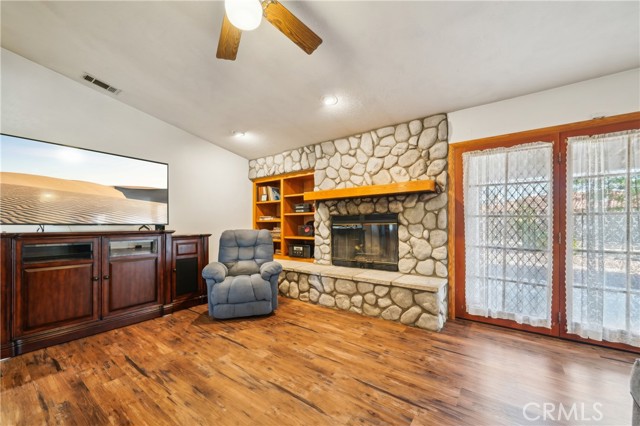 13319 Waco Ln, Apple Valley CA: https://media.crmls.org/medias/08593f04-15c6-4f82-8501-b1180b675b06.jpg