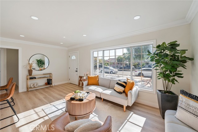 619 N Townsend Street, Santa Ana CA: https://media.crmls.org/medias/08595e93-963b-41dd-9dde-45f3c07aaaf5.jpg