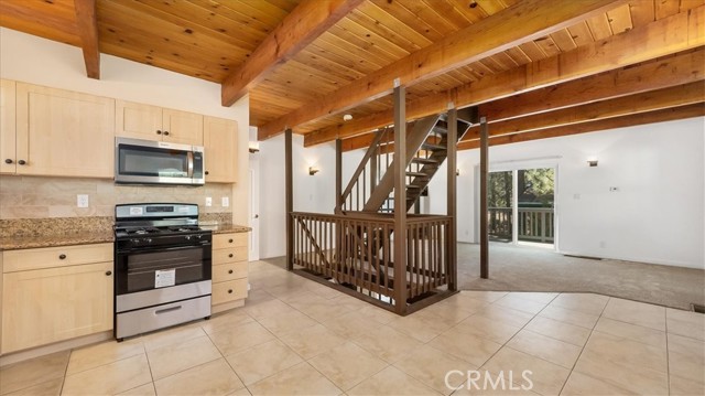 Detail Gallery Image 11 of 32 For 33283 Holcomb Creek, Green Valley Lake,  CA 92341 - 2 Beds | 2 Baths