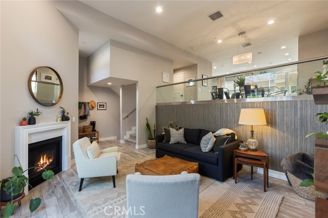 4812 Ben Ave, Valley Village CA: https://media.crmls.org/medias/085a3b48-ef0f-4a52-9792-5d31d970d596.jpg
