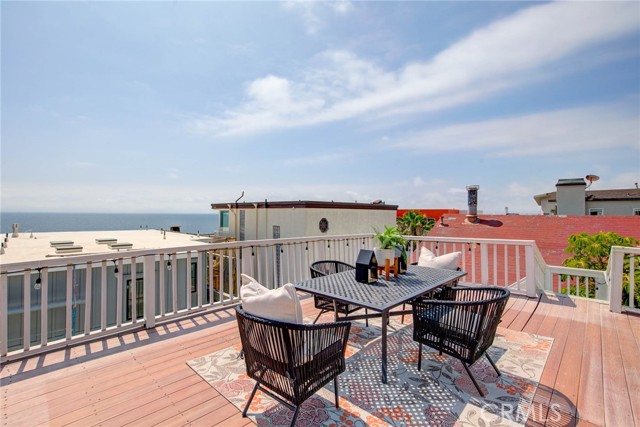Detail Gallery Image 25 of 26 For 217 35th Pl #B,  Manhattan Beach,  CA 90266 - 2 Beds | 1 Baths