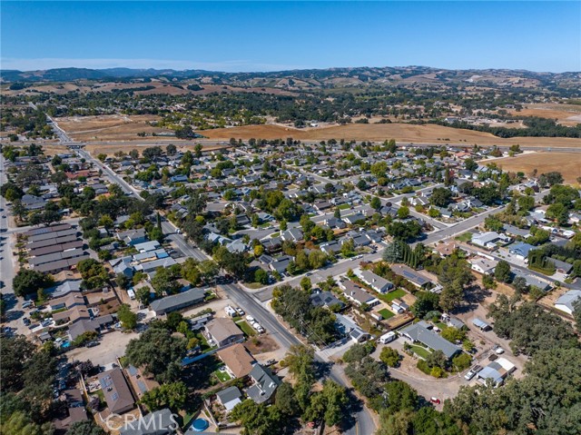 Close to freeway access so commuting to work or school is quick and easy.