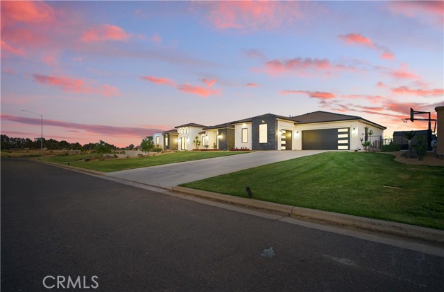1901 E Sorrento Court, Merced CA: https://media.crmls.org/medias/085bc18e-3928-4984-ad20-73221d83c893.jpg