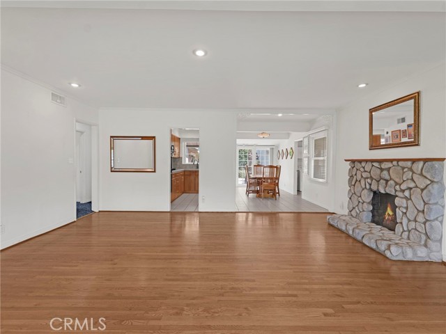 4854 Ranchito Avenue, Sherman Oaks CA: https://media.crmls.org/medias/085bdf59-f026-45ec-bffb-1c5673bc846b.jpg