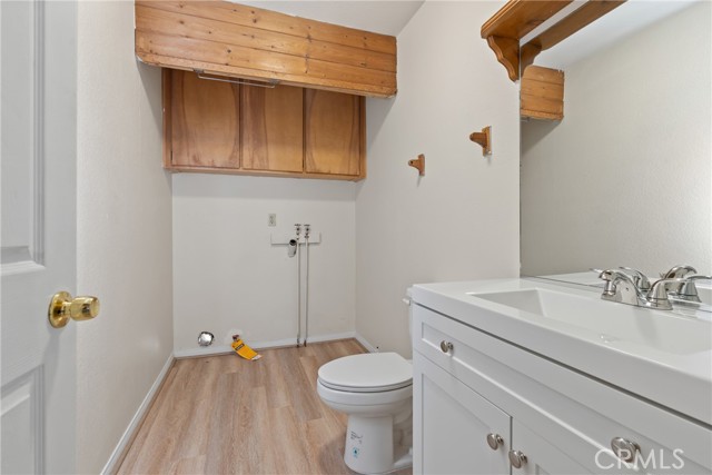Detail Gallery Image 9 of 18 For 23561 Short Way, Crestline,  CA 92325 - 3 Beds | 1/1 Baths