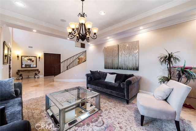 Detail Gallery Image 15 of 52 For 12530 Collins St, Valley Glen,  CA 91607 - 6 Beds | 5/1 Baths