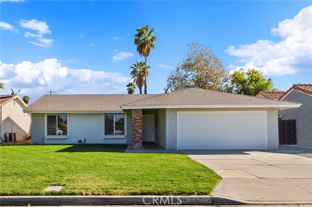 Detail Gallery Image 3 of 26 For 26350 Cornell St, Hemet,  CA 92544 - 3 Beds | 2 Baths