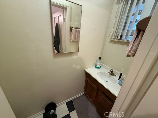 1536 Malcolm Avenue, Los Angeles CA: https://media.crmls.org/medias/085cdeef-bf98-4cb4-8b78-1cdae02c3c8a.jpg