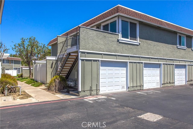23017 Via Pimiento, Mission Viejo CA: https://media.crmls.org/medias/085cdff3-e9c9-43dd-94f0-b2032e0f04d7.jpg