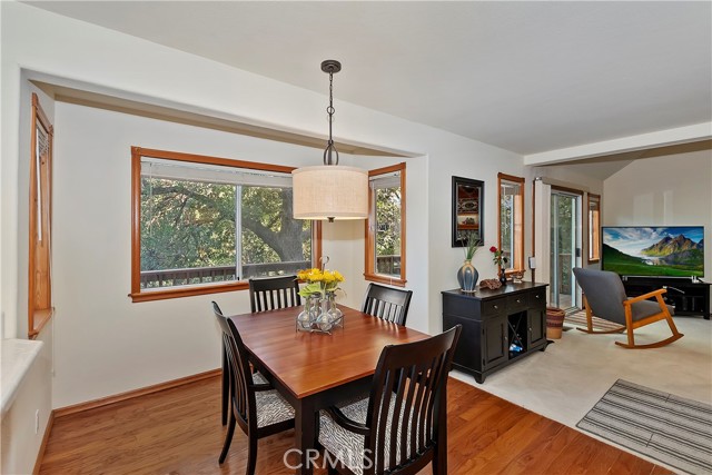 Detail Gallery Image 8 of 48 For 1162 Brentwood Dr, Lake Arrowhead,  CA 92352 - 3 Beds | 2/1 Baths