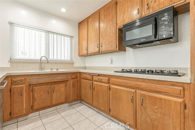 10415 Wish Avenue, Granada Hills CA: https://media.crmls.org/medias/085f07fb-e28c-406f-9d6b-104a2d2ebe3d.jpg